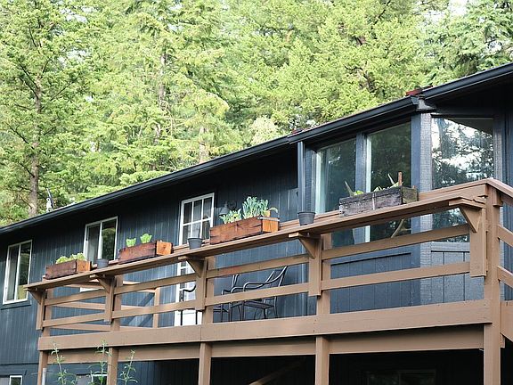 north deck overlooking garde