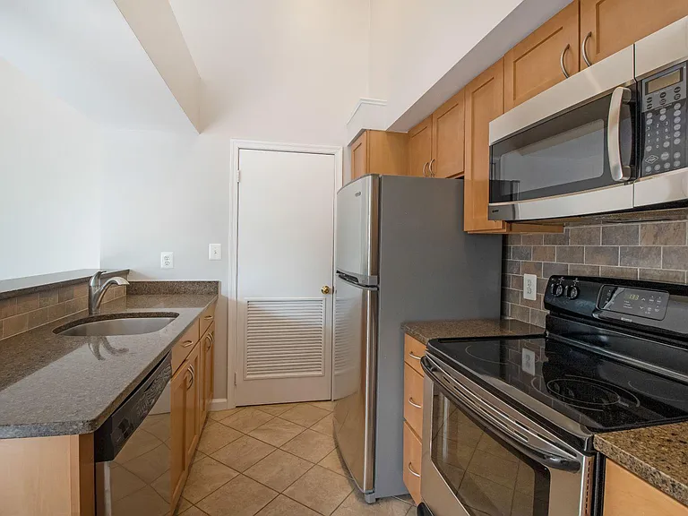 2429 S Walter Reed Dr — Photo 8