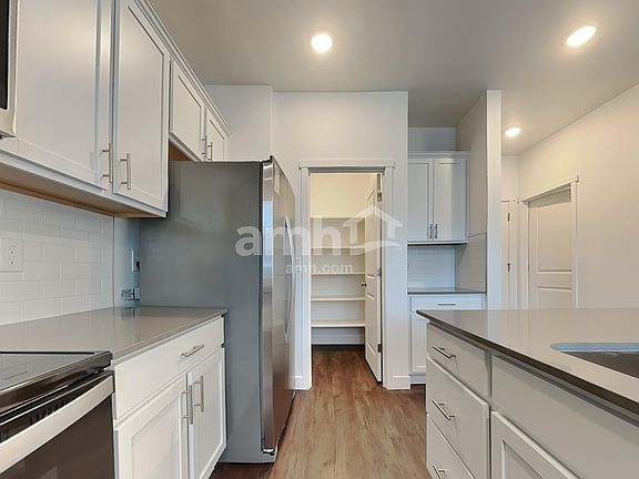 3rd image of 7913 Selah St SW