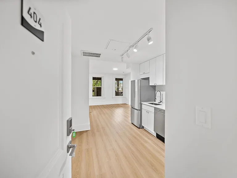 411 2nd St SE — Photo 38