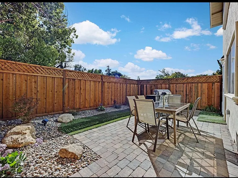 886 Laguna St — Photo 12