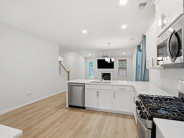 8646 Windsor Hill Blvd — Photo 7