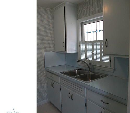 3rd image of 1234 W Saginaw St