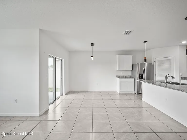 1065 Dugan Cir SE — Photo 11