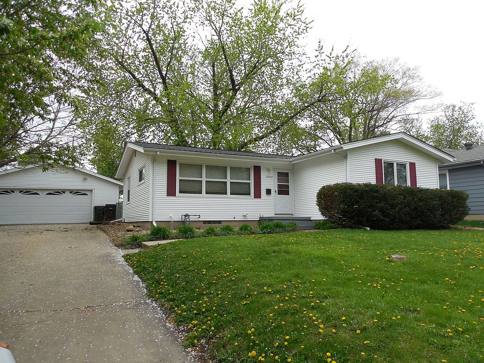 1202 W 9th St, Cedar Falls