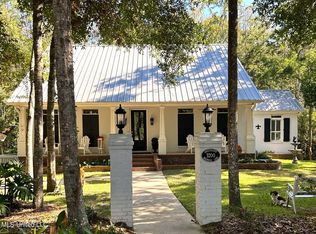 3200 Magnolia Ln, Ocean Springs, MS 39564