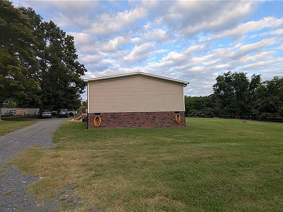 3rd image of 3393 Fulton Rd