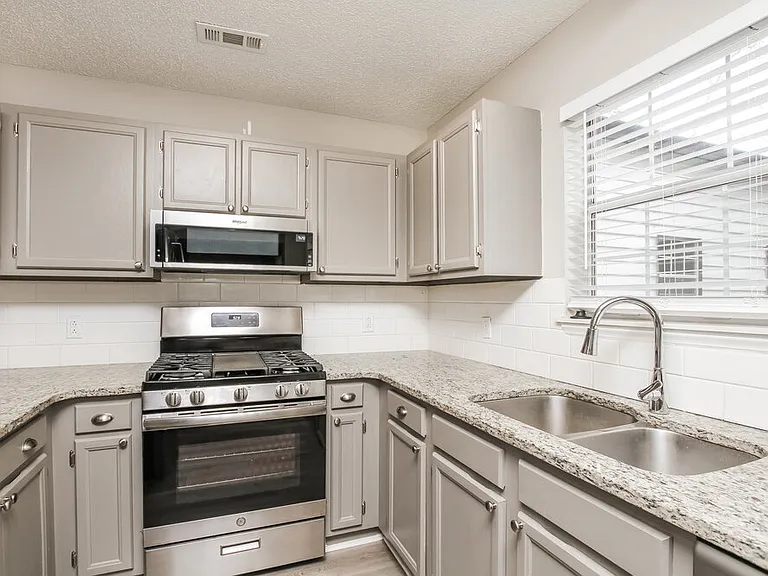 100 Bath Cir — Photo 10