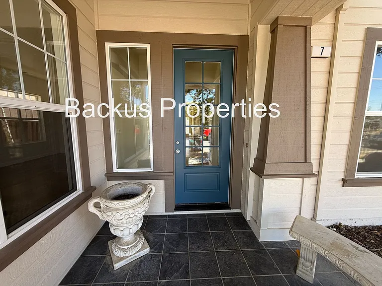 7 Moreno St — Photo 3