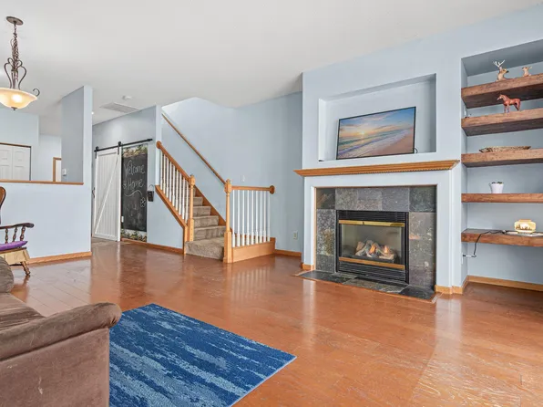 1035 Providence Dr, Shakopee, MN 55379