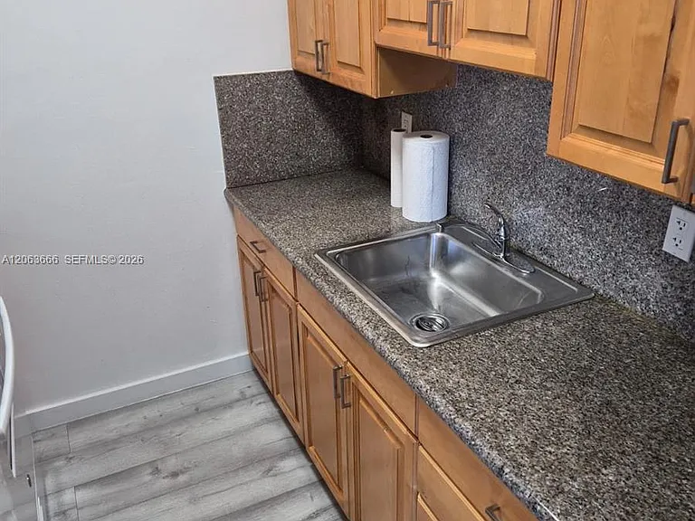 344 Meridian Ave #4B — Photo 9