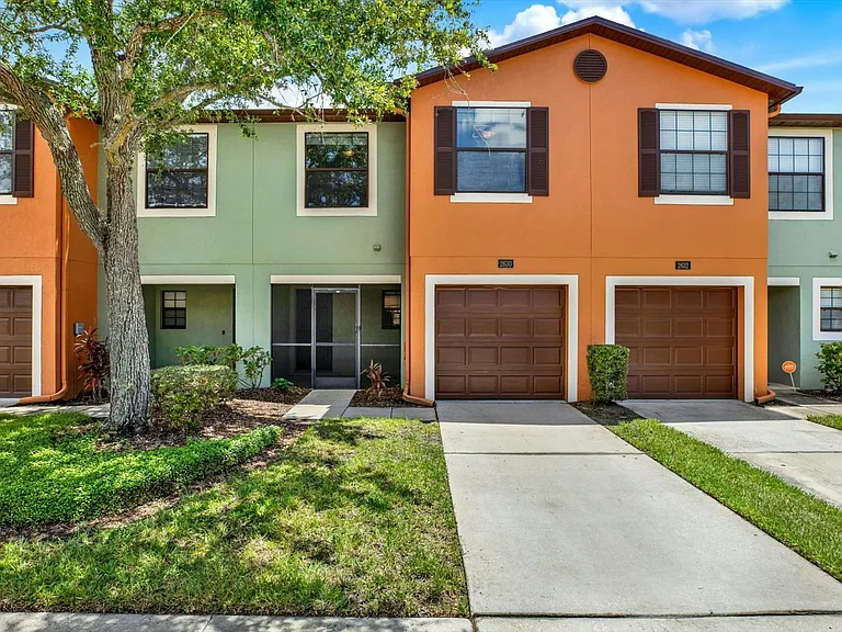 2630 Edgewater Falls Dr — Photo 1