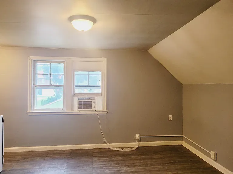 714 W 1st St #4 — Photo 3