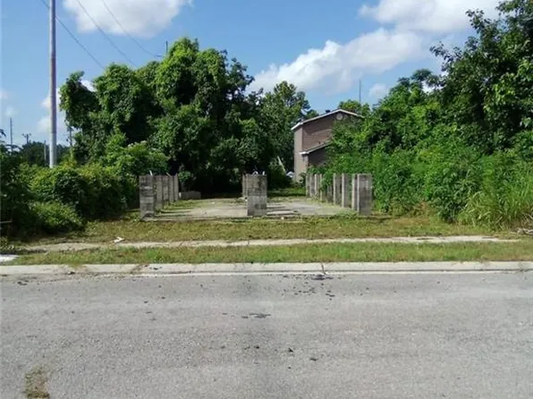 2926 Laussat Pl, New Orleans, LA 70117
