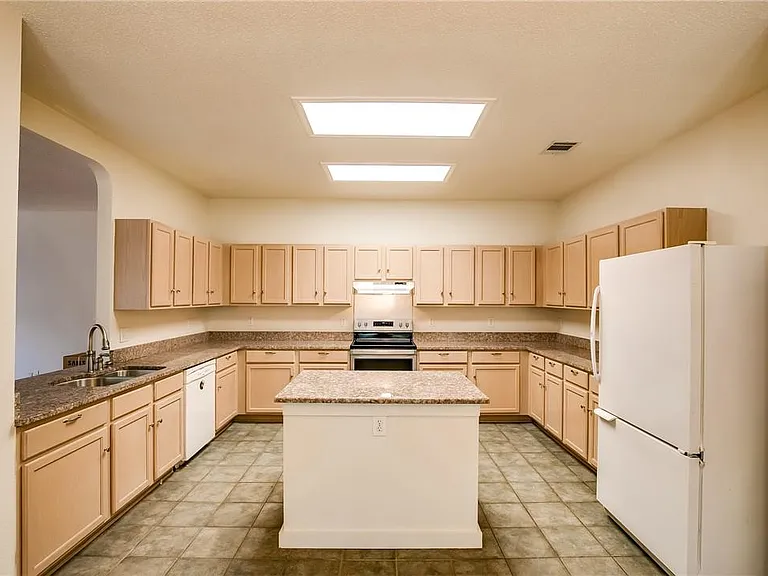 1706 Chino Cv — Photo 9