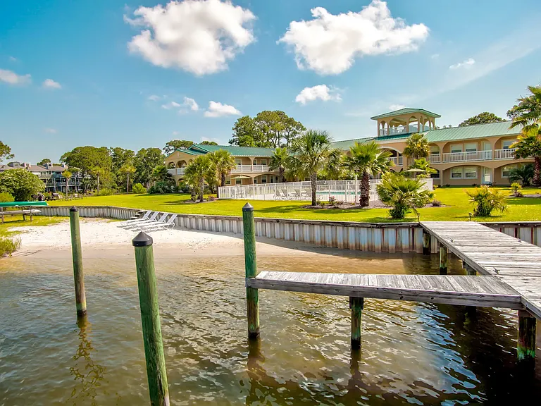 Landings of Pensacola — Photo 14