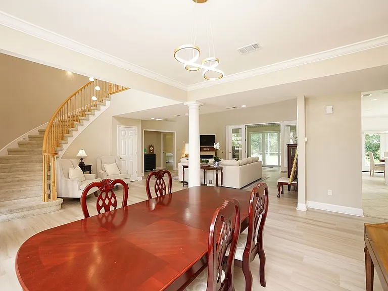 1534 Glenlake Cir — Photo 15