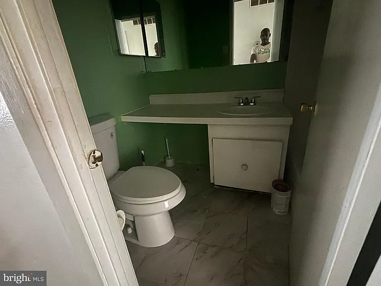 2419 Tremont St #B — Photo 6