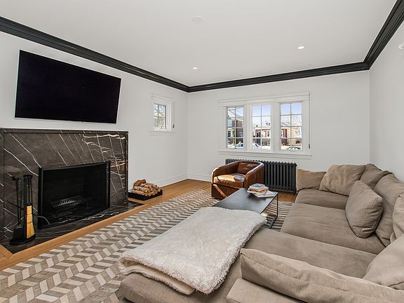 3rd image of 2337 Ridgeway Ave