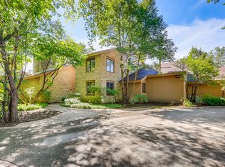 1 Fox Tail Ct, Riverwoods, IL 60015