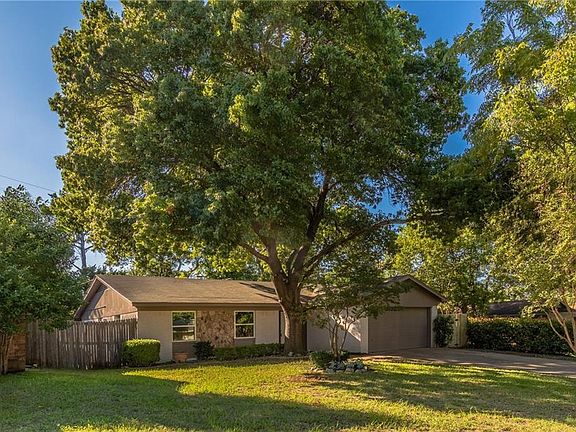 3rd image of 1831 Whitecliff Dr