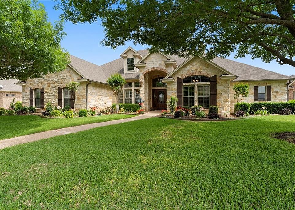 1st image of 1136 Castle Bluff Cir