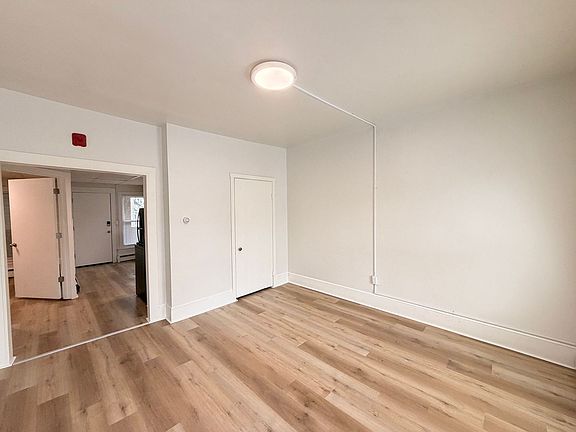 4th image of 657 Chestnut St Unit 2