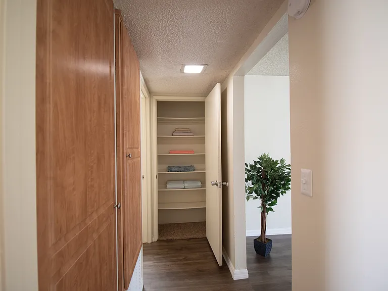 Gold Coast Apartments — Photo 34