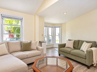 9 Murphy Ave, Bristol, RI 02809