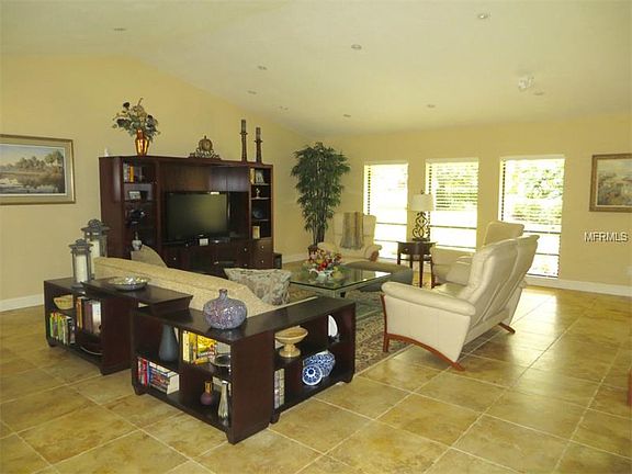 4th image of 620 Riverpark Cir