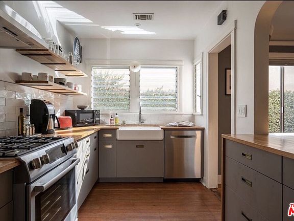 5th image of 1156 Poinsettia Dr