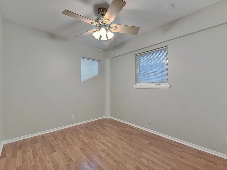 2712 Whitis Ave #B — Photo 8