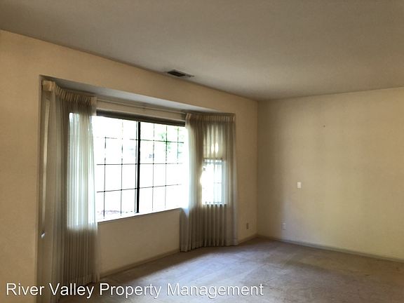 3rd image of 8892 Glori Dawn Dr