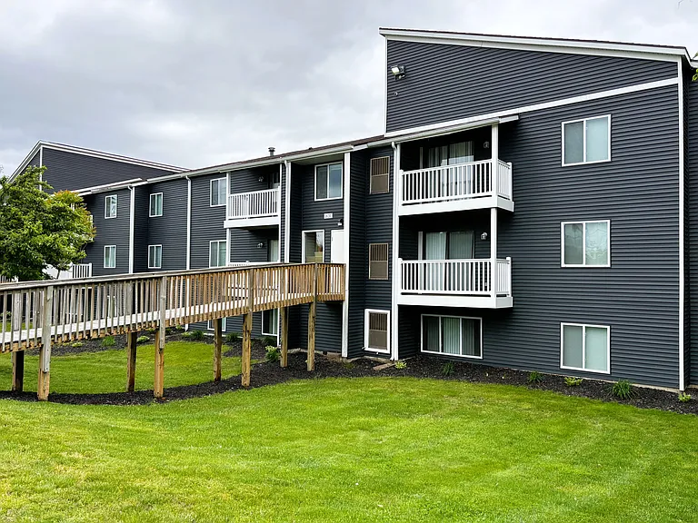 Leonard East Apartments Immediate Move In — Photo 19