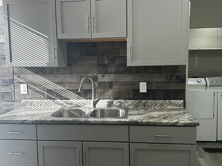 2436 Wallace Ave #B — Photo 14