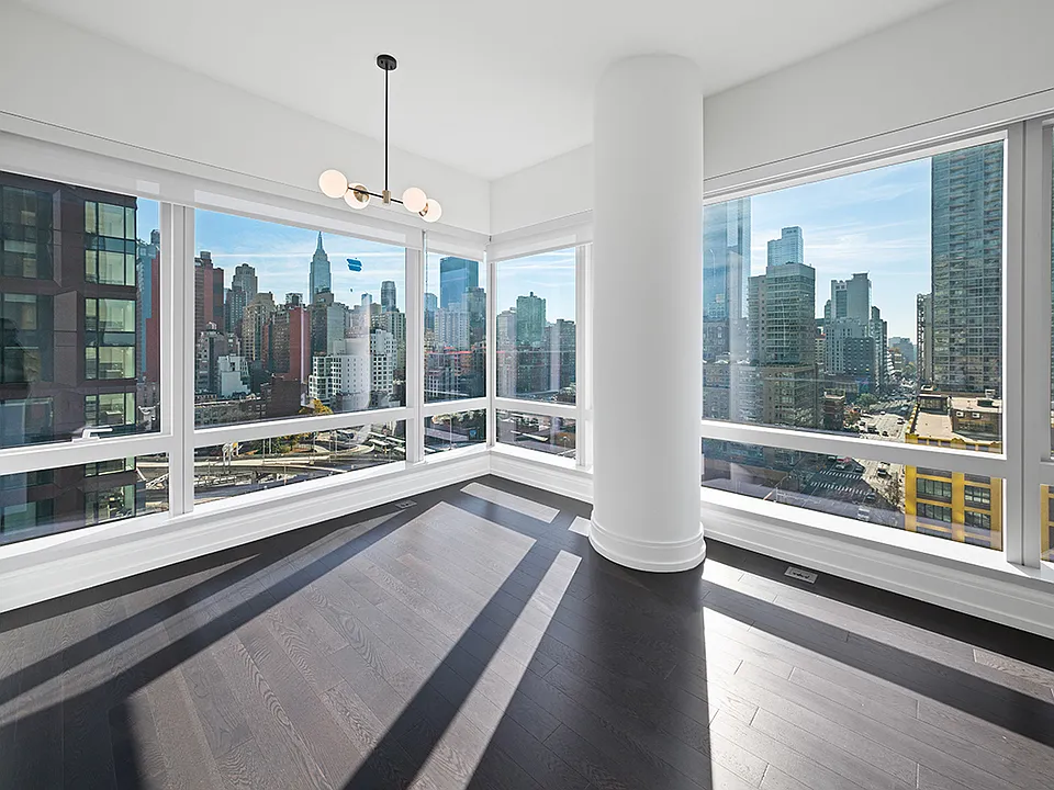 555 10th Ave #36E