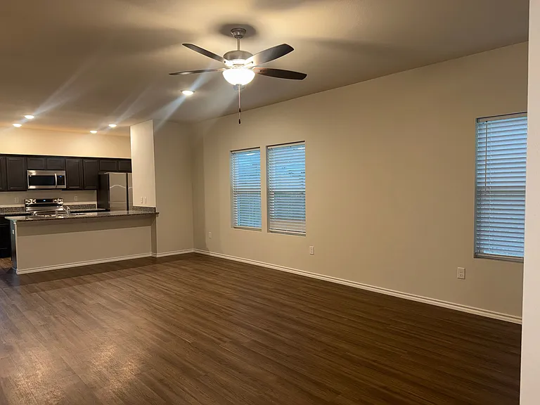 3110 Mesa Dr — Photo 2