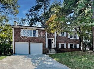 215 Simpson Dr NE, Kennesaw, GA 30144