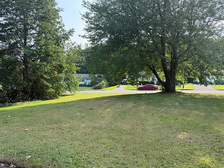 Cherry Hill Dr — Photo 10