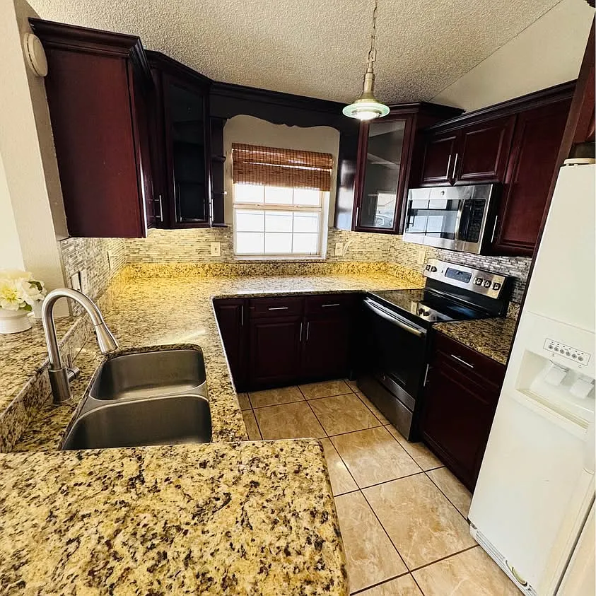 3 bed, 200 sqft, $2,550 — Photo 3