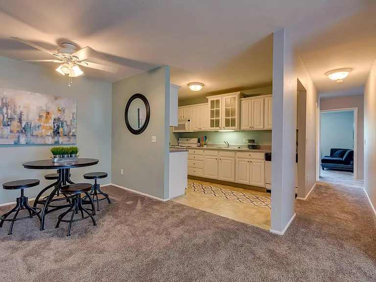 Towne Square Apartments and Townhomes — Photo 38