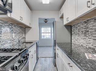 109 Center St N #C-201, Vienna, VA 22180