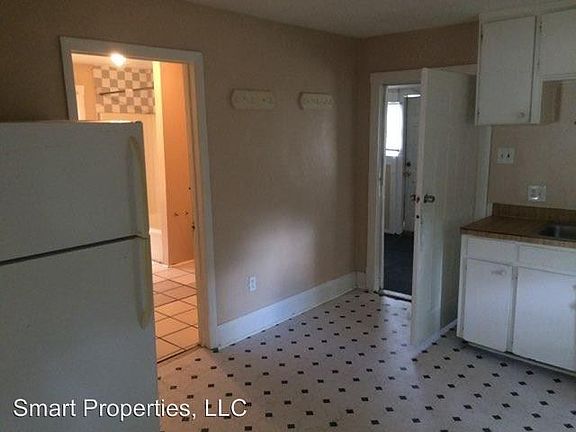3rd image of 2129 Elizabeth St #A