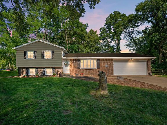 2nd image of 1523 Balmoral Ln