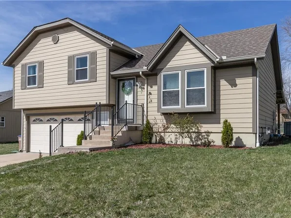 1704 W Pelham Path, Raymore, MO 64083