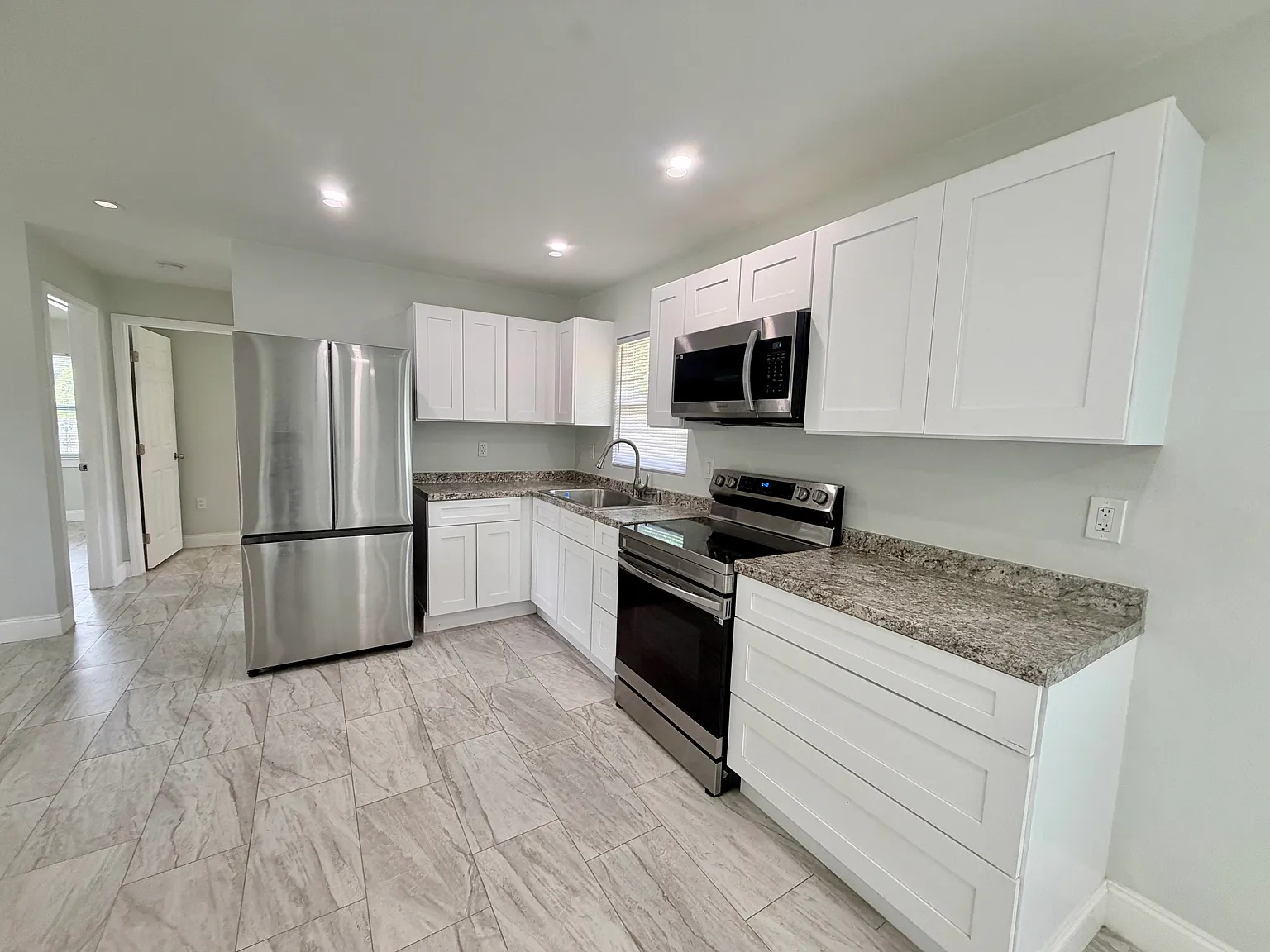 3 bed, 1150 sqft, $1,900 — Photo 3