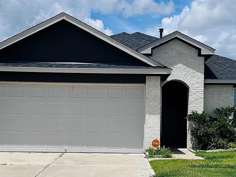 1103 Cattle Chute Ct — Photo 1