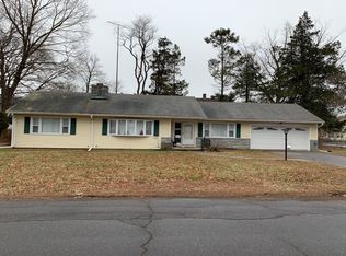 25 Bittersweet Ln, Stratford, CT 06614