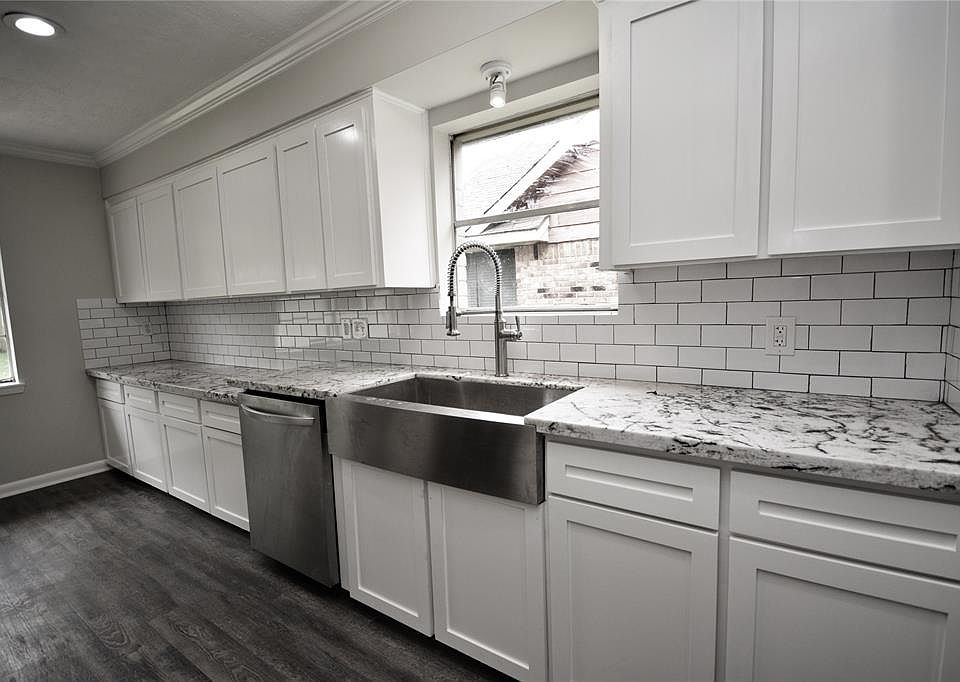 1st image of 1001 N Kaufman Dr