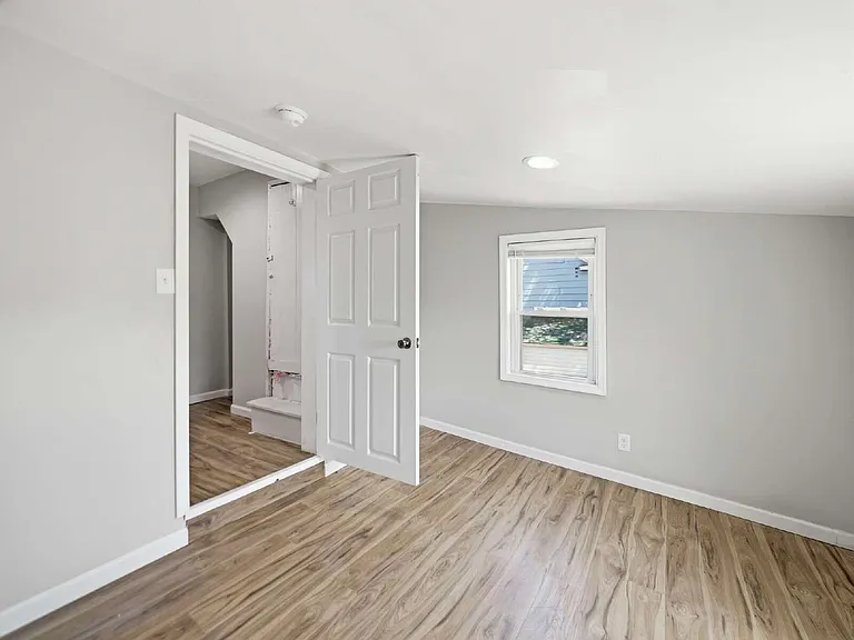 116 S High St — Photo 13